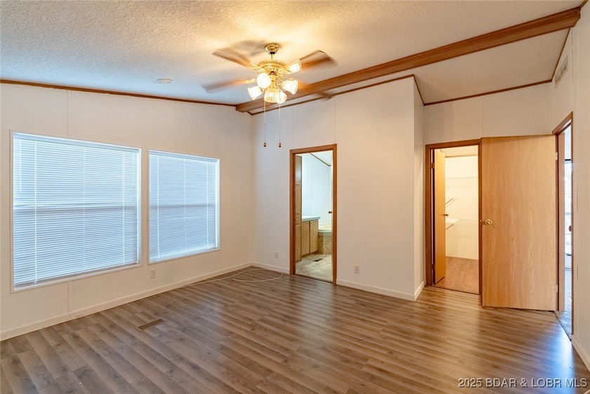 Have you been looking for a FLAT lot, beautiful lake views - photo 33