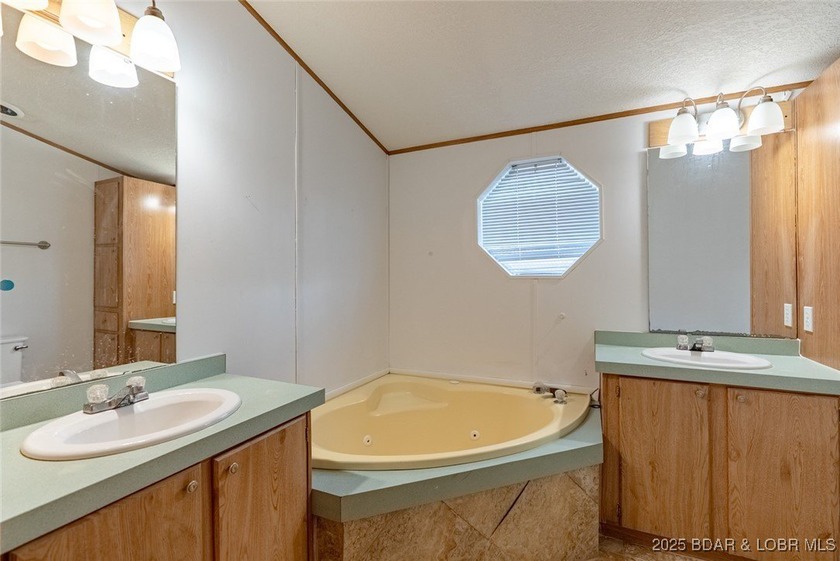 Have you been looking for a FLAT lot, beautiful lake views - photo 35