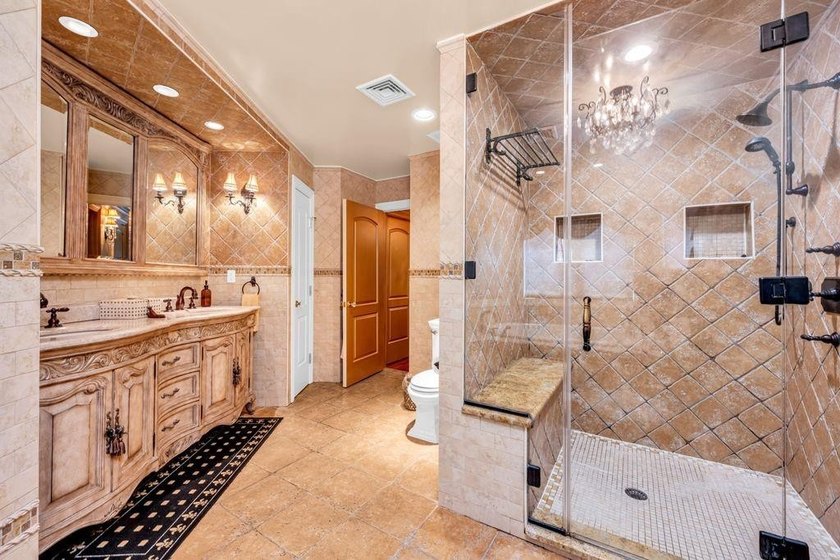 Welcome to this masterfully designed, full-brick custom estate - photo 35