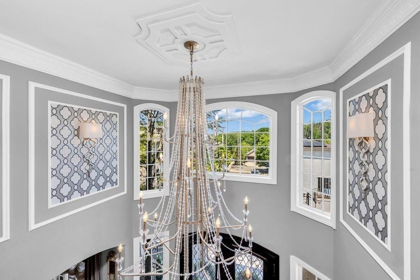 Welcome to this masterfully designed, full-brick custom estate - photo 36