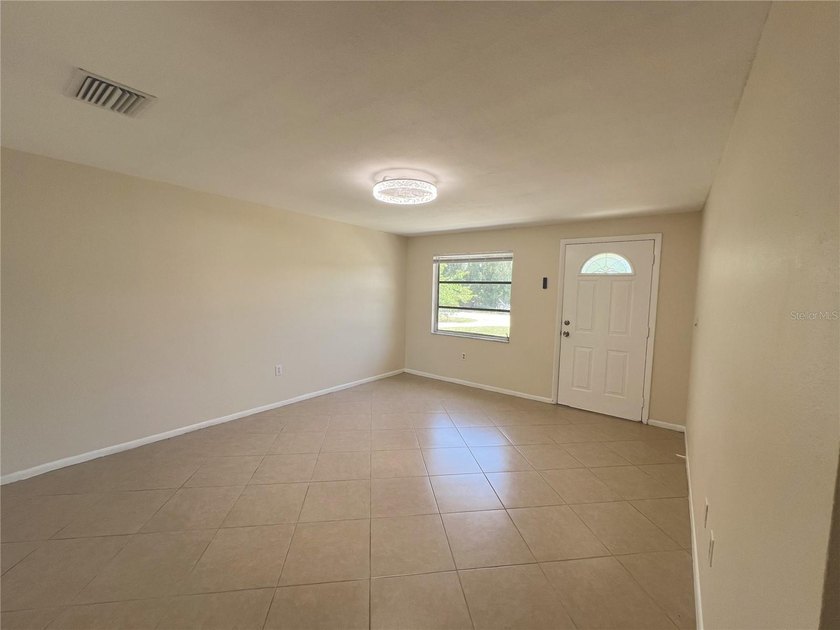Under contract-accepting backup offers. Exceptional investment - photo 3