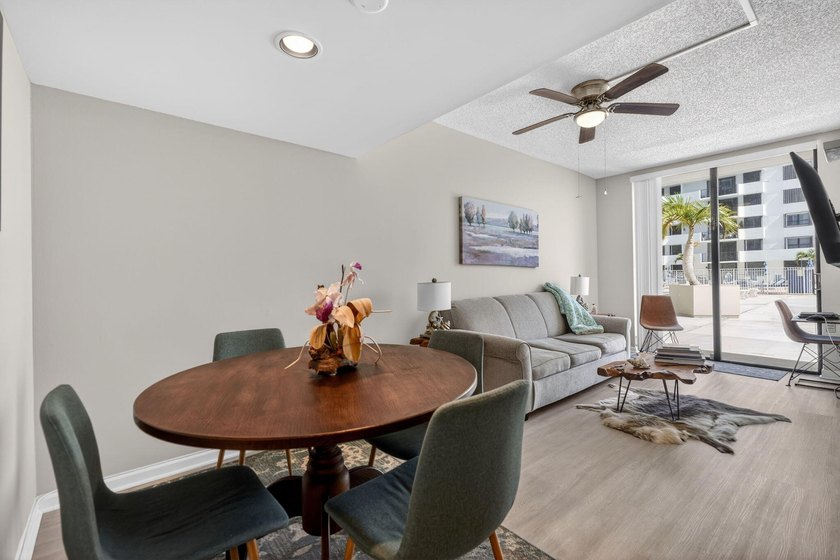 Renovated &amp; thoughtfully designed, bright corner 1/1 in Old Port - photo 13