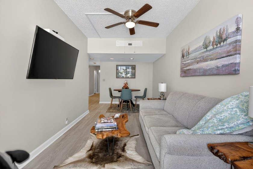 Renovated &amp; thoughtfully designed, bright corner 1/1 in Old Port - photo 14