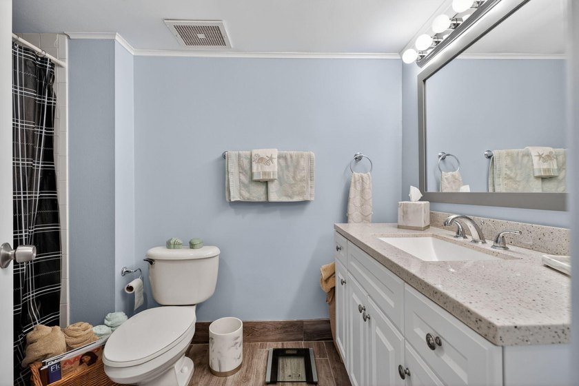 Renovated &amp; thoughtfully designed, bright corner 1/1 in Old Port - photo 22