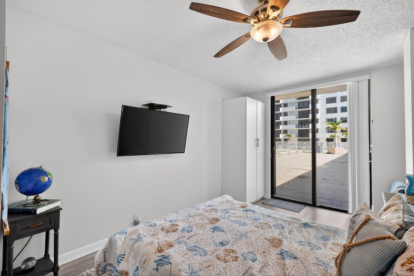 Renovated &amp; thoughtfully designed, bright corner 1/1 in Old Port - photo 23
