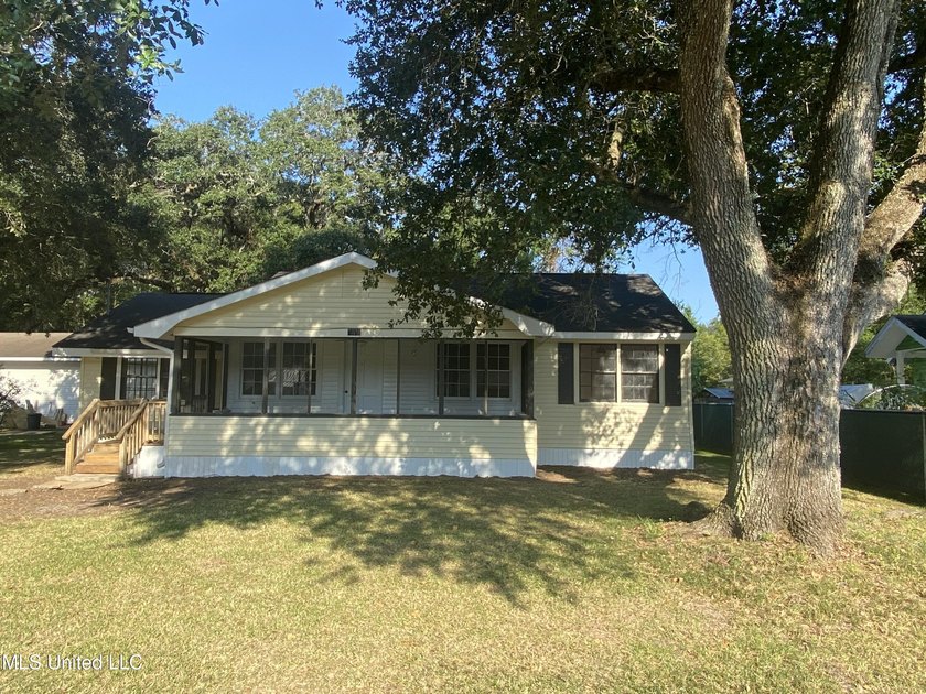 MOVE IN READY! NOT IN FLOOD ZONE! Great for first time home - photo 3