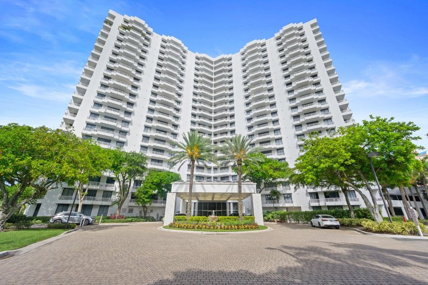 Welcome to Paradise. Amazing water views from every angle of - photo 3