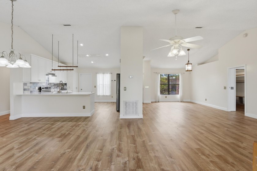 Welcome to this lovely single-story residence located in a - photo 14