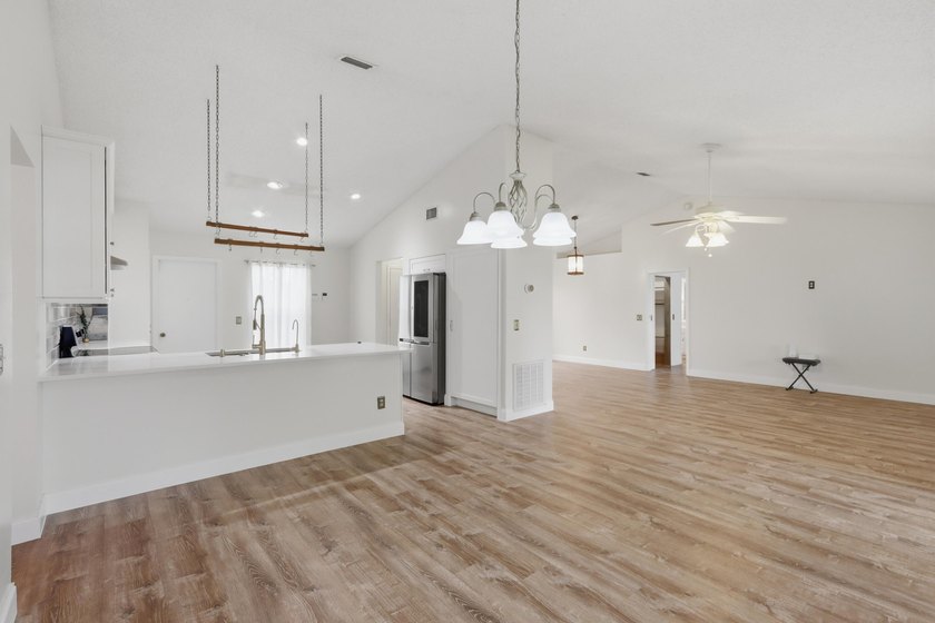 Welcome to this lovely single-story residence located in a - photo 15