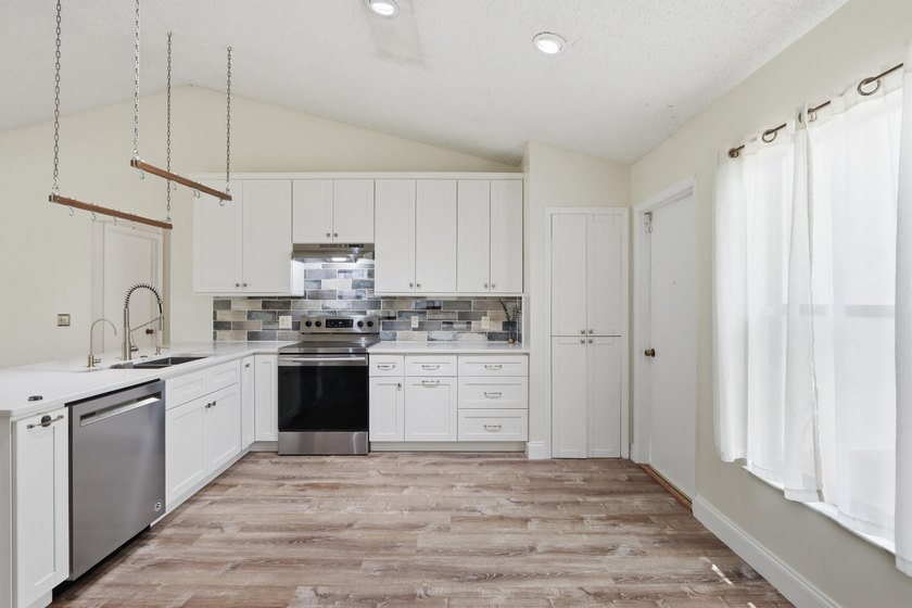 Welcome to this lovely single-story residence located in a - photo 20