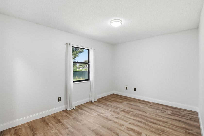 Welcome to this lovely single-story residence located in a - photo 33