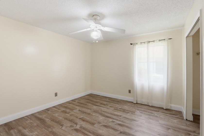 Welcome to this lovely single-story residence located in a - photo 36
