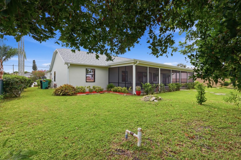 Welcome to this lovely single-story residence located in a - photo 48