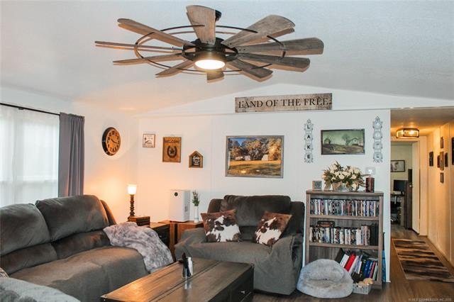Welcome to Enchanted Oaks, this is truly an enchanted retreat on - photo 9