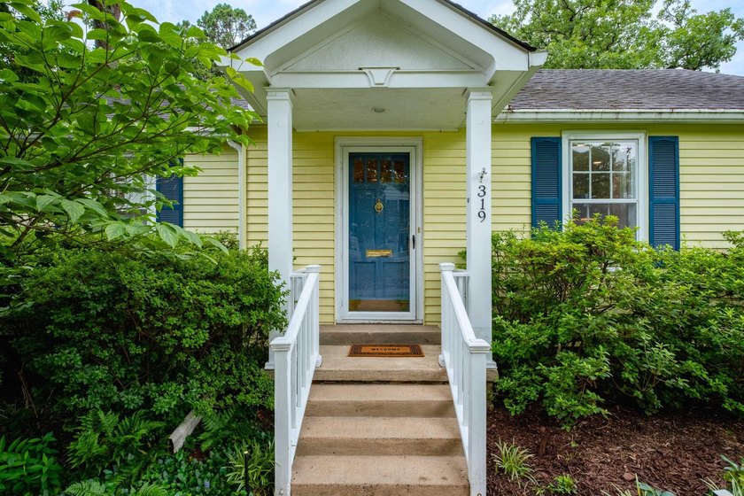 Beautiful setting on half acre landscaped lot. 1 story 3BR/ 2 - photo 7