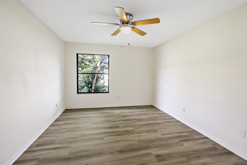 A 2026 roof, gorgeous quartz countertops in the kitchen, and - photo 11