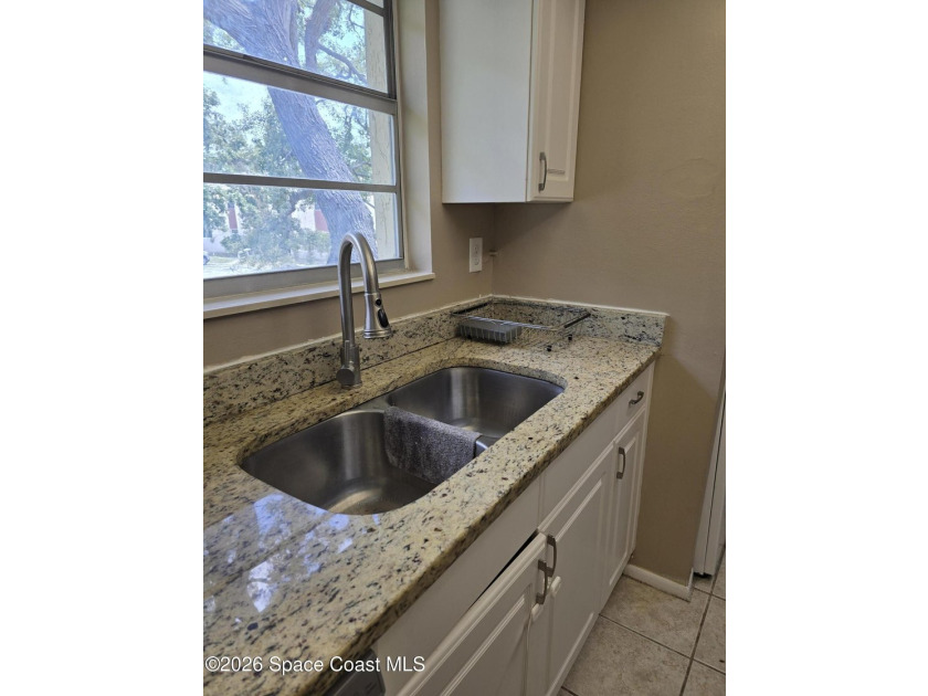 Available for both rent and sale! Super cute and spacious - photo 12