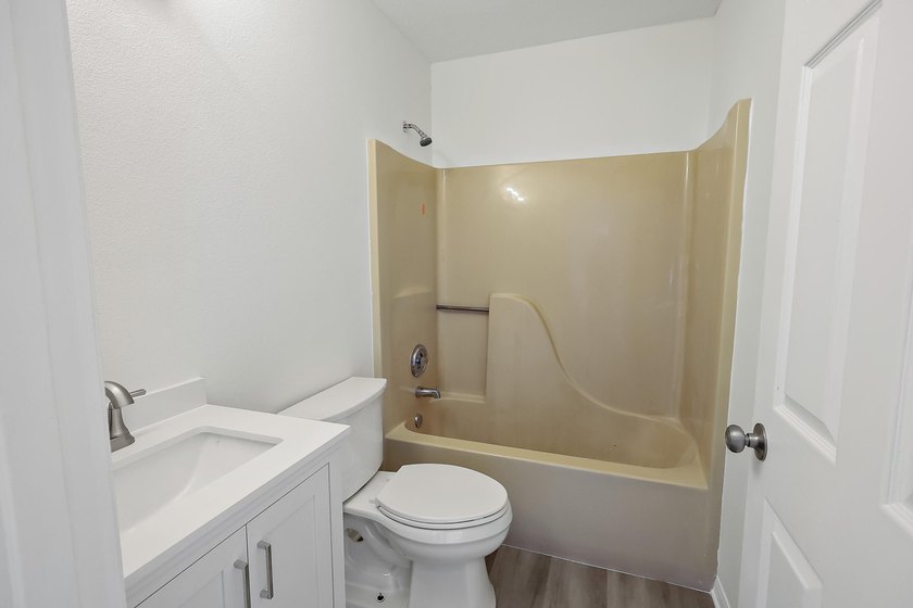 A 2026 roof, gorgeous quartz countertops in the kitchen, and - photo 14