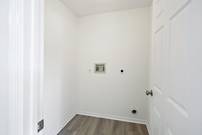 A 2026 roof, gorgeous quartz countertops in the kitchen, and - photo 15