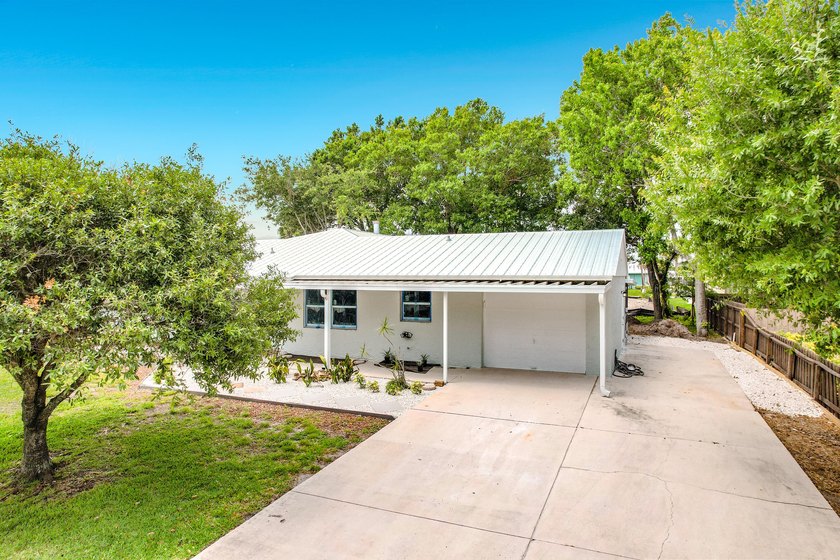 Beautifully remodeled 3BR/2BA home in sought-after Indian River - photo 2