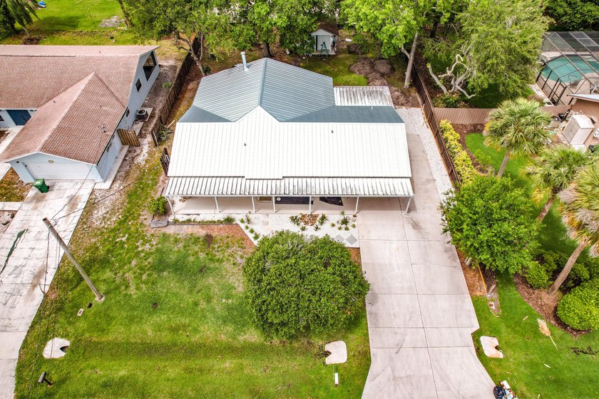 Beautifully remodeled 3BR/2BA home in sought-after Indian River - photo 3