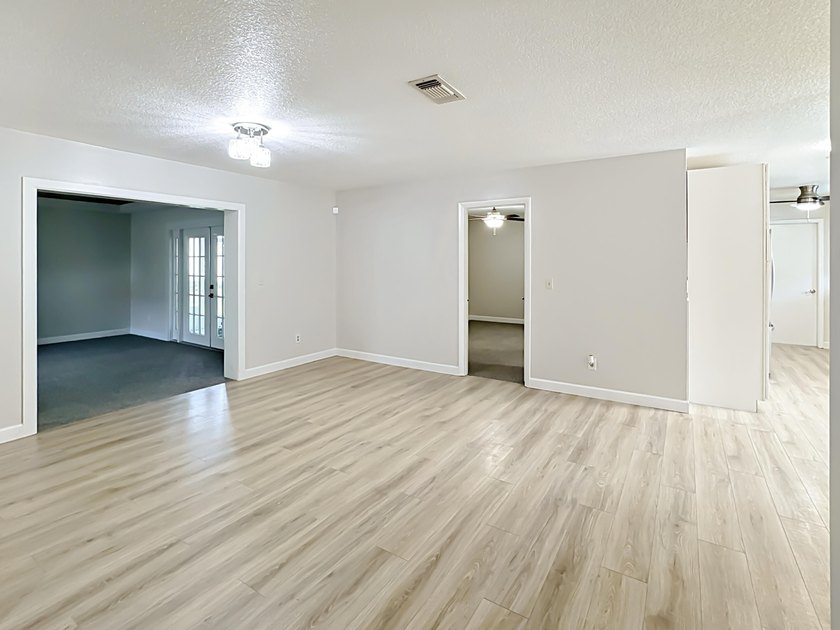 Beautifully remodeled 3BR/2BA home in sought-after Indian River - photo 7