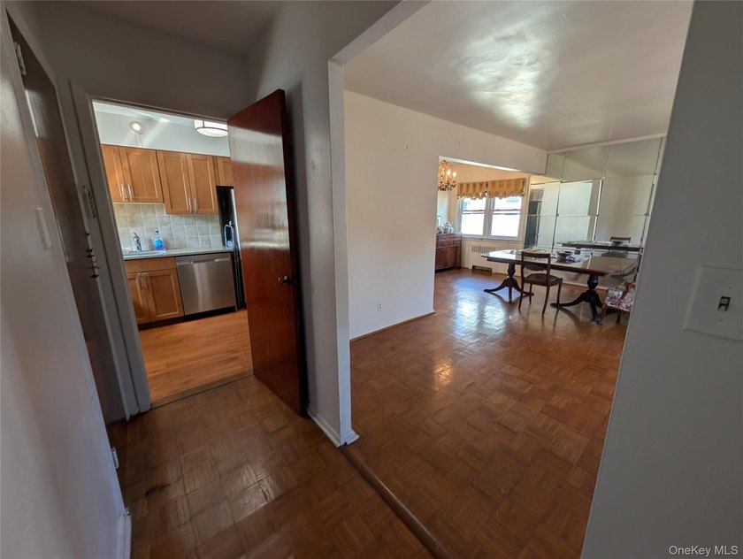 Lovely ranch in Far Rockaway - photo 3