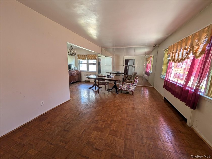 Lovely ranch in Far Rockaway - photo 5
