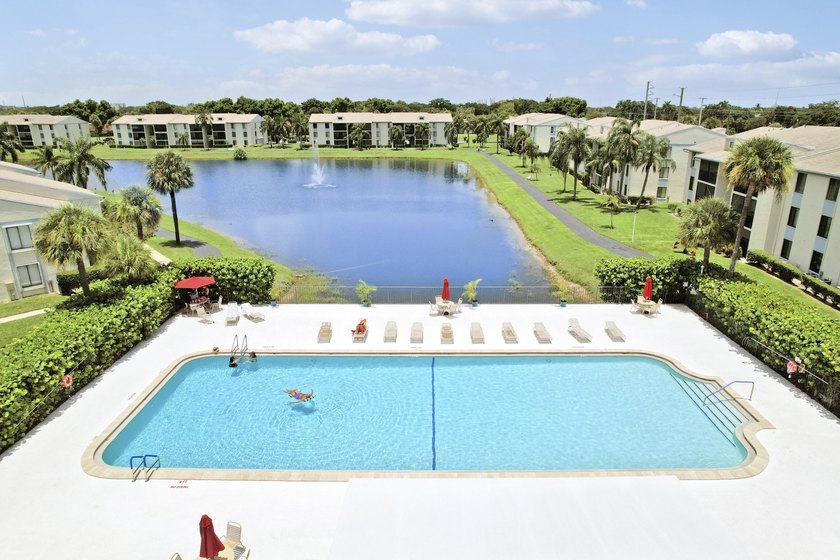 This inviting first-floor condo in West Palm Beach offers - photo 23