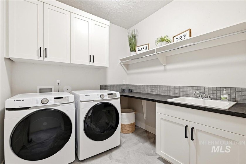 Experience this custom-built 3-bedroom, 2.5-bath home with a - photo 26