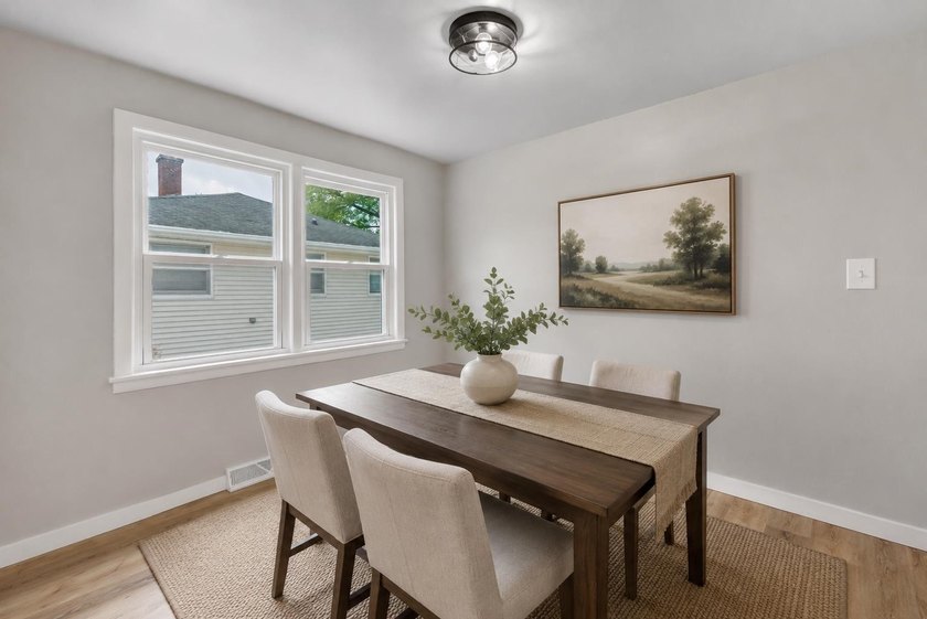 Welcome home to this beautifully remodeled 3 bed, 1 bath home in - photo 7