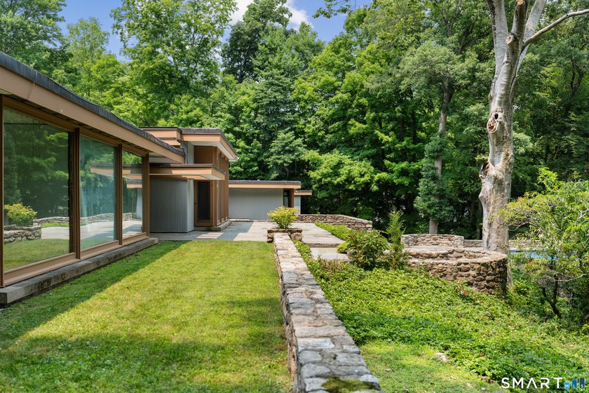 Presenting the historic Landis Gores House, an architectural - photo 12