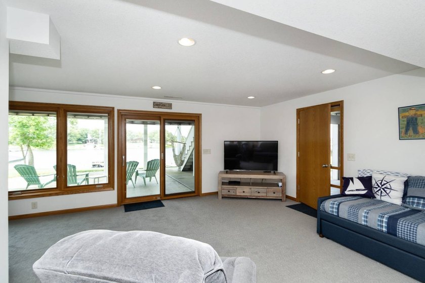 Located in the highly sought-after C-Cove area of Council Grove - photo 28