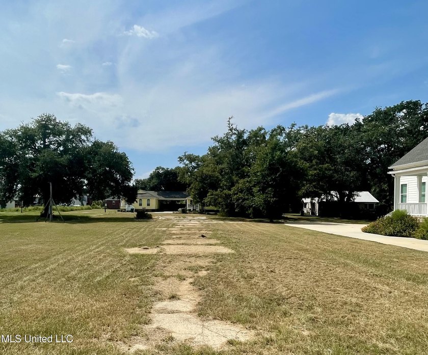 Discover an exceptional opportunity to own nearly half an acre - photo 5