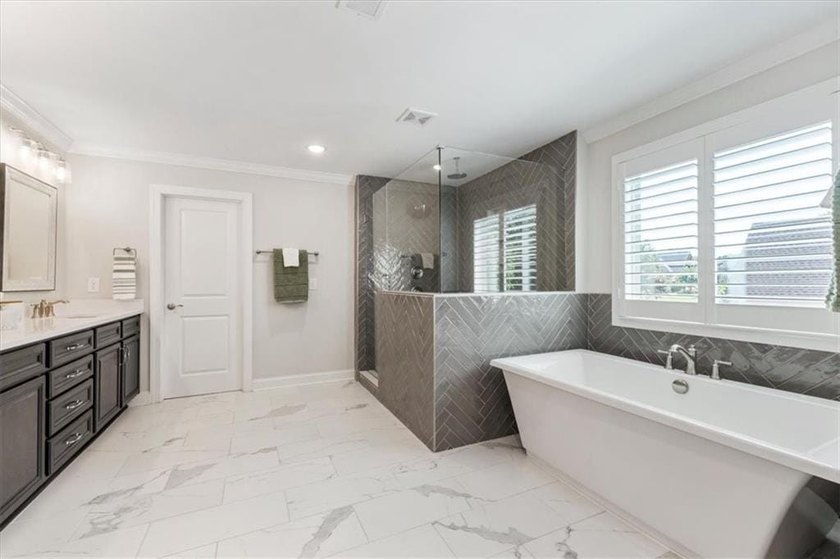 Beautiful, almost-new traditional home in Canton's sought-after - photo 44