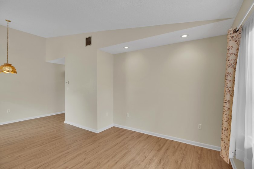 MOVE IN CONDITION! All appliances including full size - photo 11