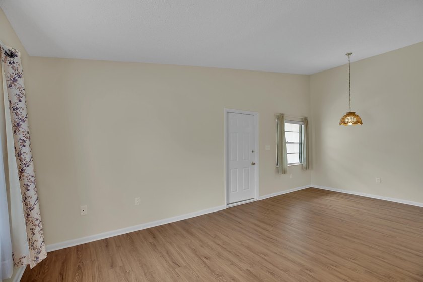 MOVE IN CONDITION! All appliances including full size - photo 13