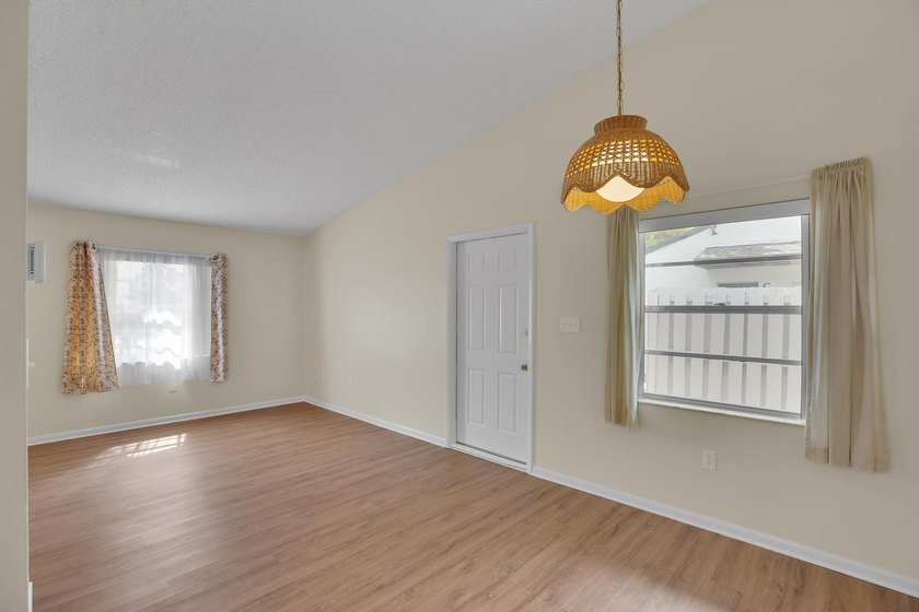 MOVE IN CONDITION! All appliances including full size - photo 17