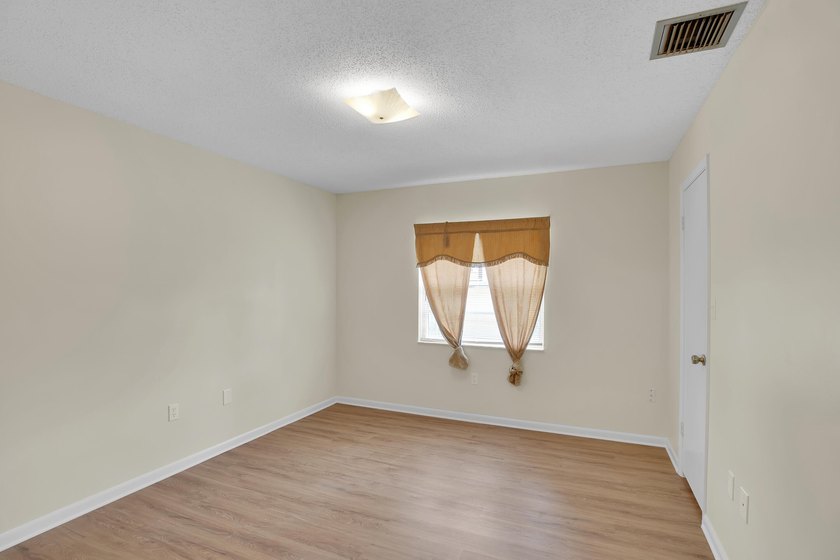 MOVE IN CONDITION! All appliances including full size - photo 21