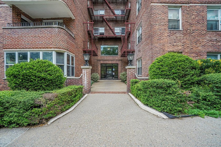 Welcome to this stunning 1-bedroom, 1-bath apartment located in - photo 33