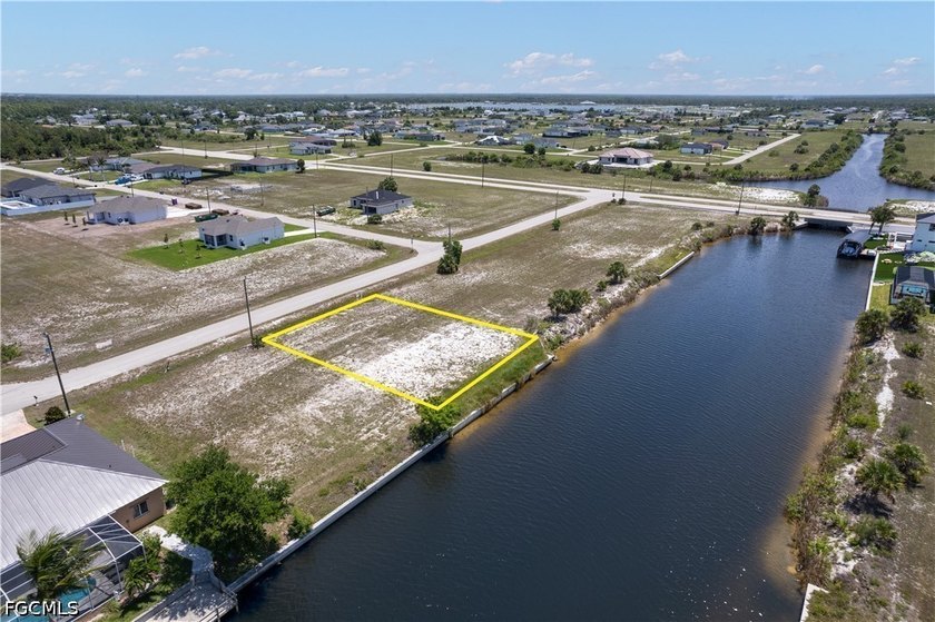 GULF ACCESS waterfront property with NEW SEAWALL. Seller has - photo 3