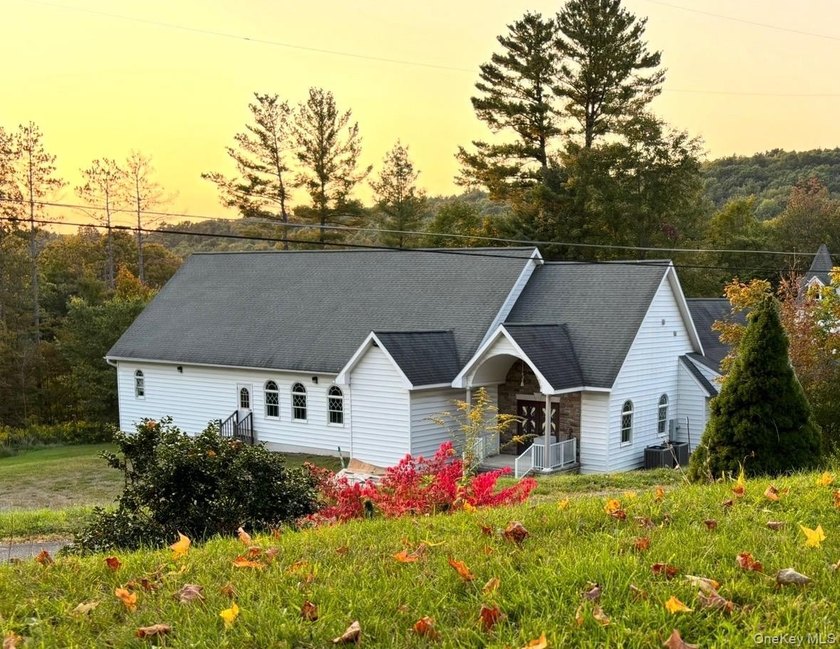 A truly exceptional and one-of-a-kind property, this former - photo 9