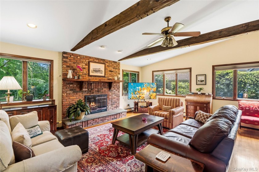 Welcome home to Birdwatch, a beautifully updated four-bedroom - photo 4
