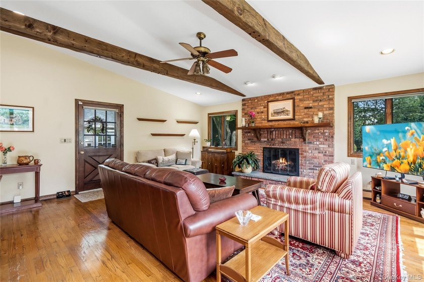 Welcome home to Birdwatch, a beautifully updated four-bedroom - photo 6