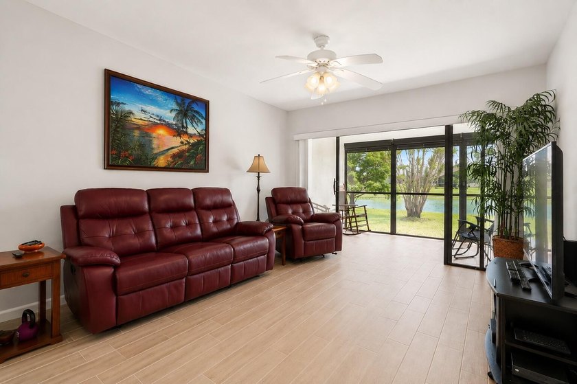 Beautifully renovated lakefront corner first-floor condo - photo 9