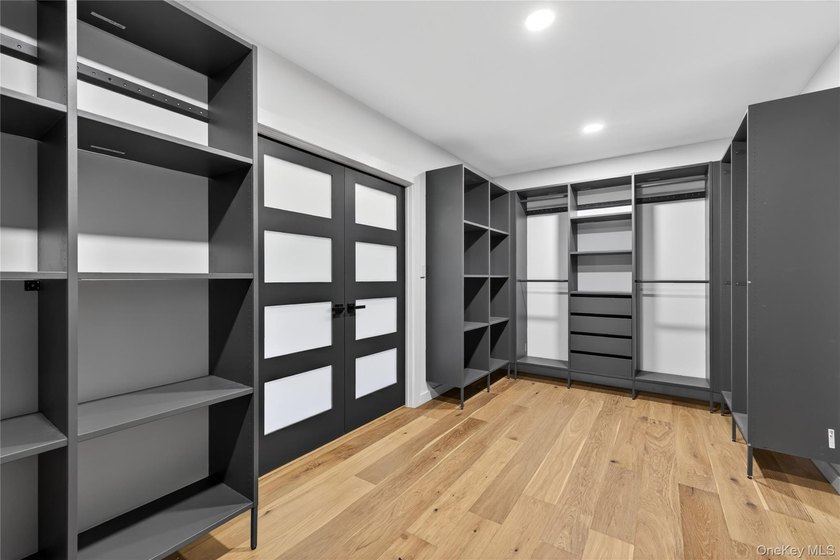 Welcome to this truly one-of-a-kind brand-new modern farmhouse - photo 30