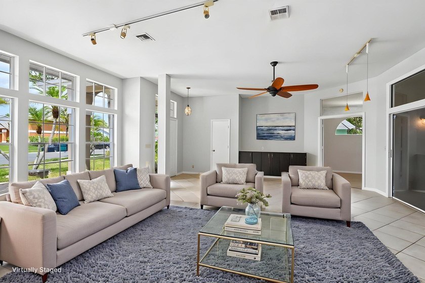 Tucked away in a private setting, this charming 3-bedroom - photo 4