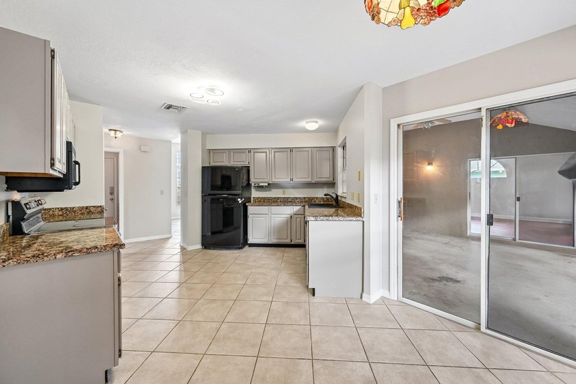 Tucked away in a private setting, this charming 3-bedroom - photo 7