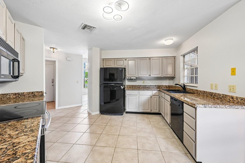 Tucked away in a private setting, this charming 3-bedroom - photo 9