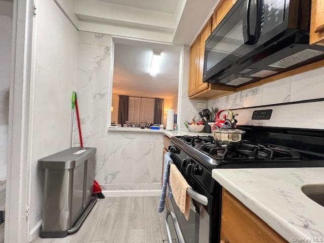 Experience bright living in this fully renovated 1-bedroom - photo 21